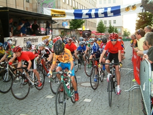 Die 6.Ostthüringen Tour startet traditionell mit dem Prolog in der Geraer-City (Foto: Schulze).