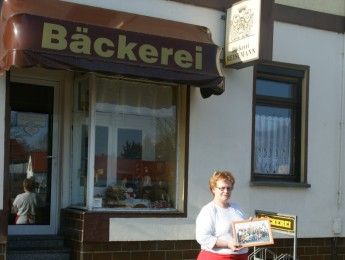 Brigitte Reisemann, Inhaberin der gleichnamigen Bäckerei in Schmölln, unterstützt die Ostthüringen Tour.