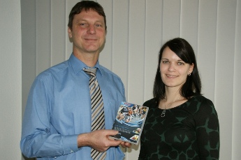 Eine DVD von der 12. Ostthüringen Tour für Dieter Hoffmann und Claudia Wrobel, als kleines Dankeschön für die Förderung.