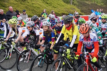 Rund 300 Nachwuchsradsportlerinnen und -radsportler stehen im April wieder bei der Ostthüringen Tour am Start.