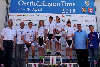 Die erfolgreichsten Geraer Nachwuchsradsportler bei der 16. Ostthüringen Tour im Weißen Trikot der WBG UNION eG.