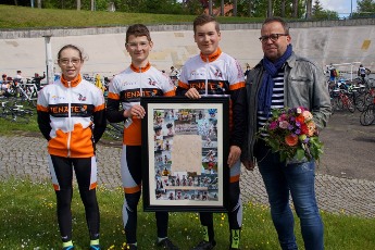 SSV-Radsportler sagen Danke fr 30 Jahre sportmedizinische Betreuung.