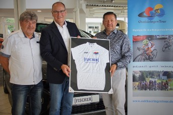 Die Autohaus Fischer Gera GmbH sponsert das Weie Wertungstrikot fr die jeweils beste Radsportlerin des jngeren Jahrgangs in der Altersklasse U11-Schlerinnen.