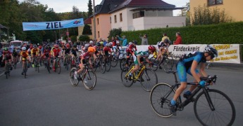 Am ersten Tag finden die Prologrennen der Ostthringen Tour mit Start und Ziel vor der Geraer Radrennbahn statt. (Archivbild OTT2021)