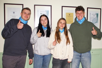 Die Sch�ler Ben, Joyce, Mia und Luca vom Bildungswerk Gera-Kaimberg unterst�tzen uns bei der Sportlerbetreuung.